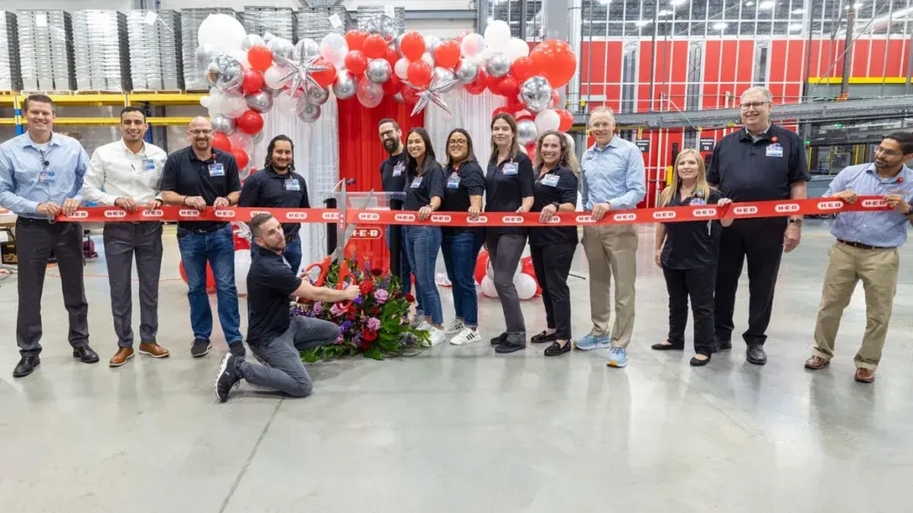 H-E-B expands e-commerce with new fulfillment center in Plano, Texas, enhancing shopping experience and supporting online orders in the Dallas-Fort Worth area.