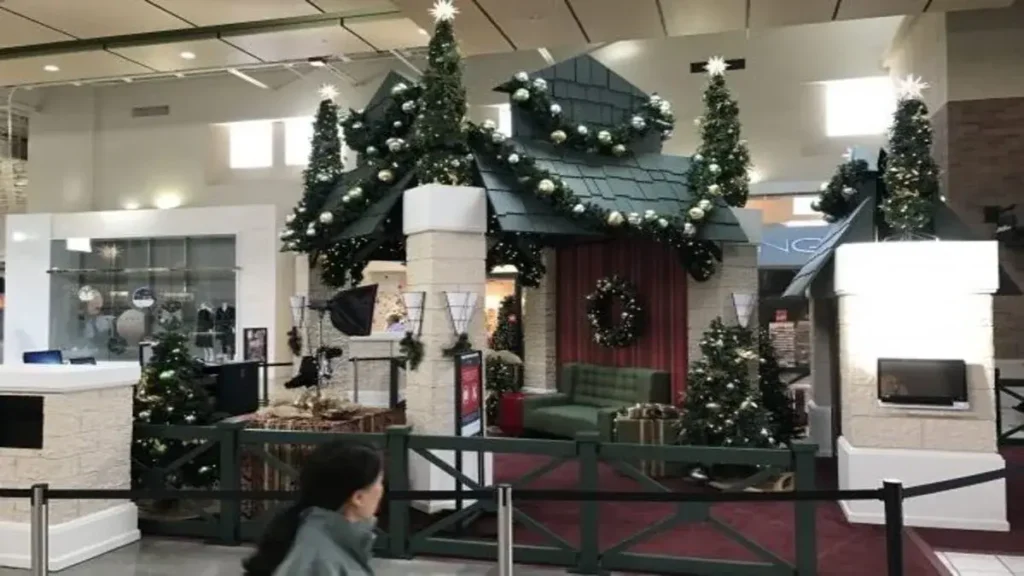 Explore Alderwood Mall Special Events 2023: Teacher Appreciation, Back-to-School Bash, Trick-or-Treat, Santa's Arrival, Winter Wonderland.